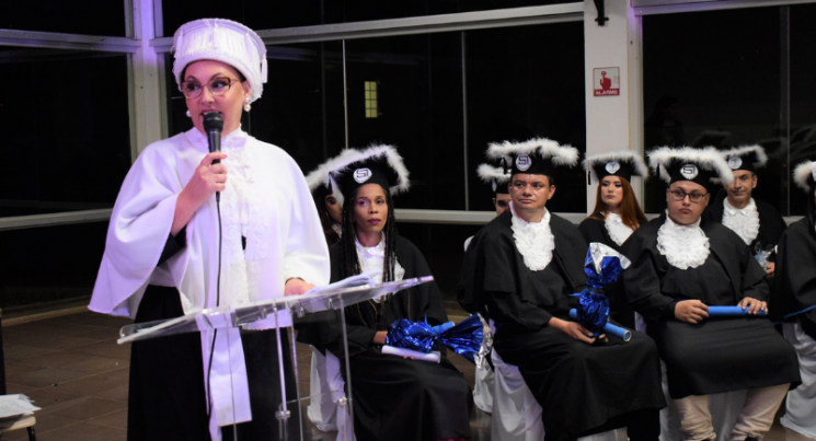 Reitora formatura SB.png