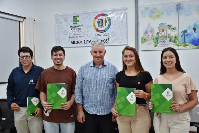 01jan16 2025 Formatura gabinete