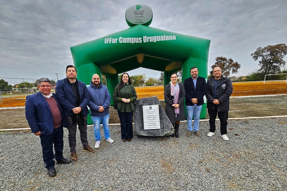 Descerramento_pista_URU.jpg