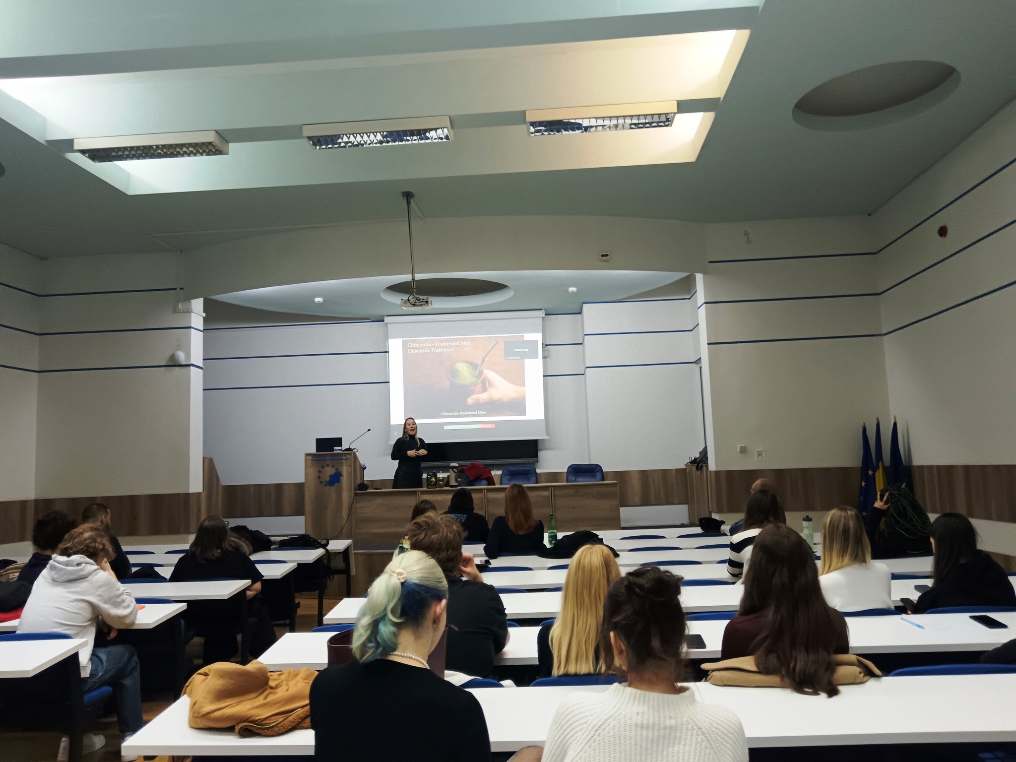 Tamara em conferência na Romênia