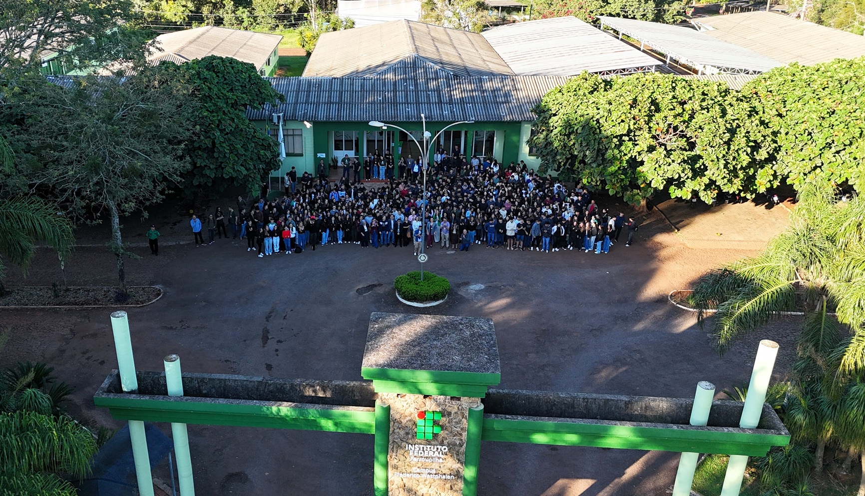 comunidade acadêmica celebra 60 anos.jpg