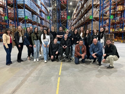 Turma de Gestão da Cadeia de Suprimentos do Curso de Adminsitração do IFFar visita Centro de Distribuição da Quero-Quero em Santo Cristo
