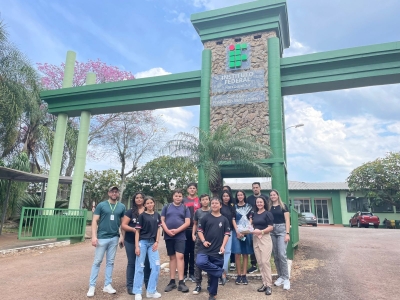 Alunos da E.M.E.F. Nossa Senhora Aparecida visitam o IFFar-FW