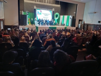 Docente do IFFar Campus Santa Rosa participa como palestrante em seminário regional sobre saúde do trabalhador