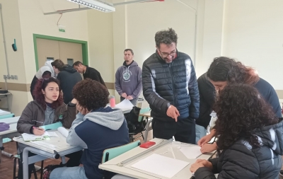 Pontes que unem saberes: Estudantes do IFFar- Campus Alegrete participam de oficina na UNIPAMPA