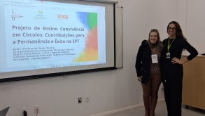 Servidoras representam projeto de ensino em evento científico e compartilham experiências acadêmicas. Servidoras representam projeto de ensino em evento científico e compartilham…