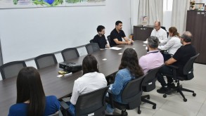 Cerimônia em gabinete oficializa formatura de dois concluintes de ADS Cerimônia em gabinete oficializa formatura de dois concluintes de ADS